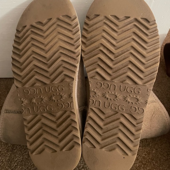 Tan Ugg boots - Picture 3 of 3